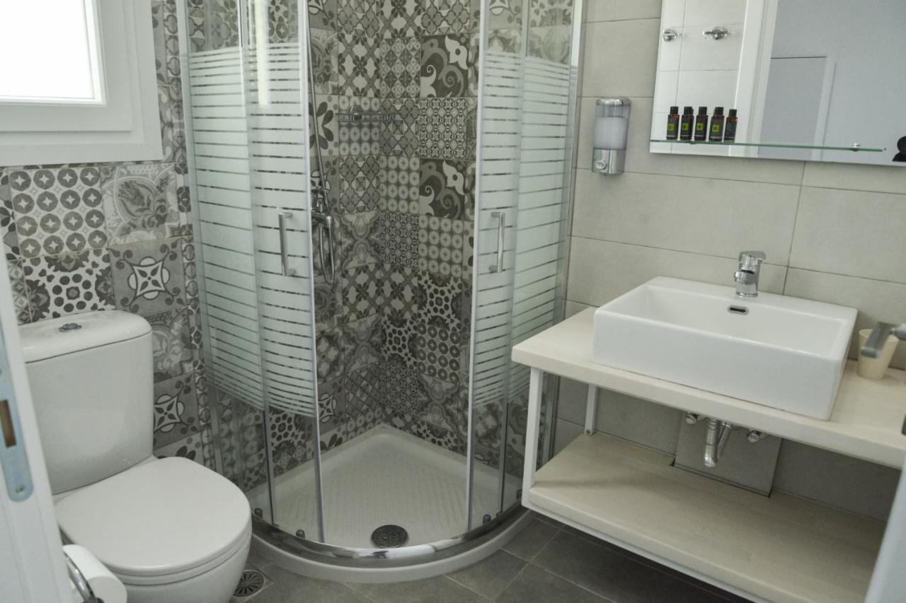 אדאמאס Zeras Apartments מראה חיצוני תמונה