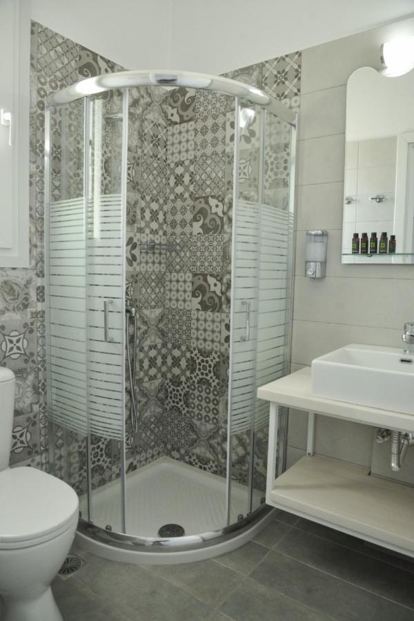 אדאמאס Zeras Apartments מראה חיצוני תמונה