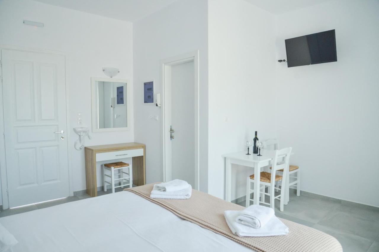 אדאמאס Zeras Apartments מראה חיצוני תמונה