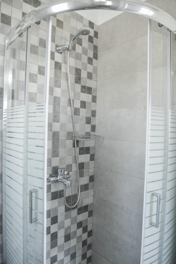 אדאמאס Zeras Apartments מראה חיצוני תמונה