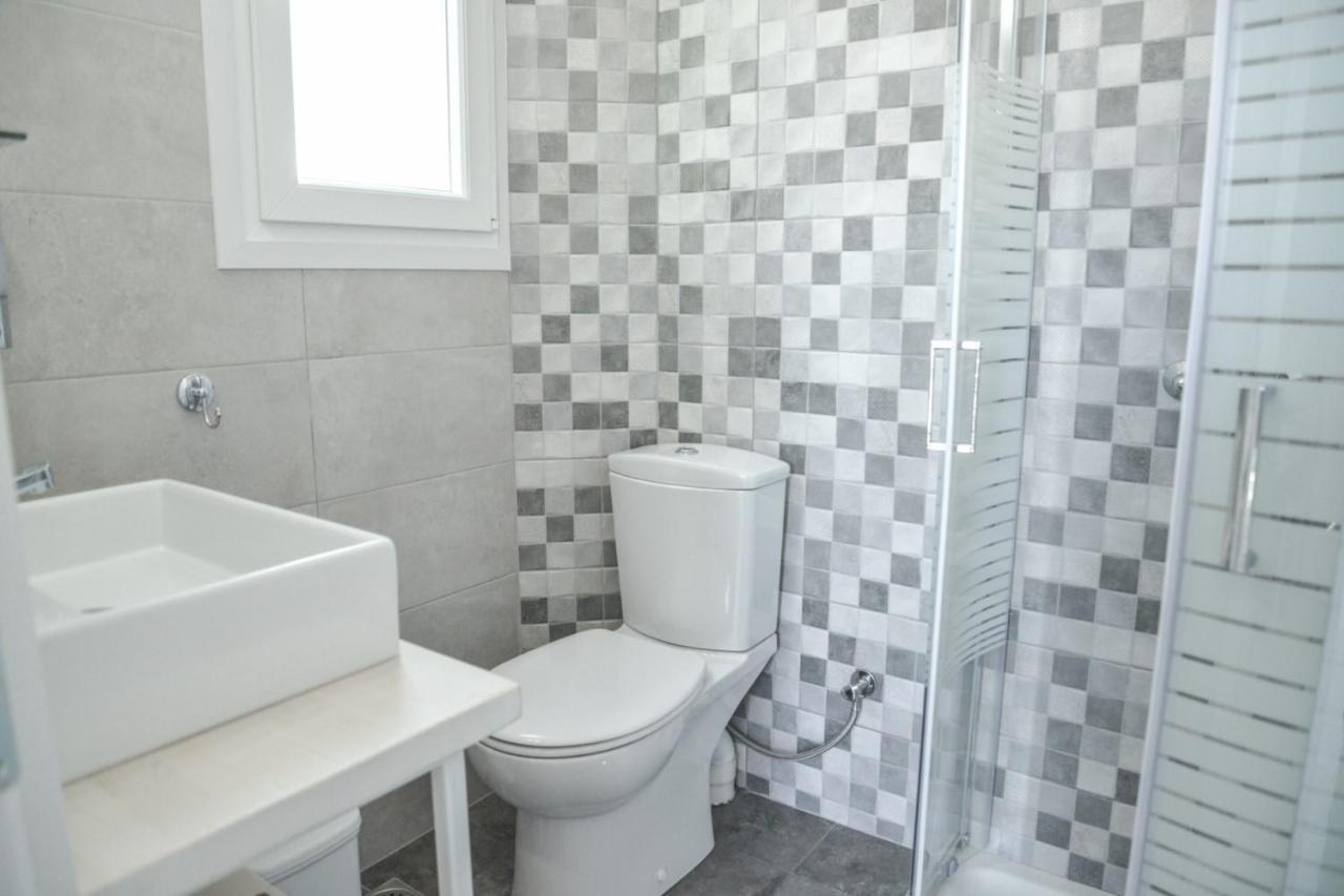 אדאמאס Zeras Apartments מראה חיצוני תמונה