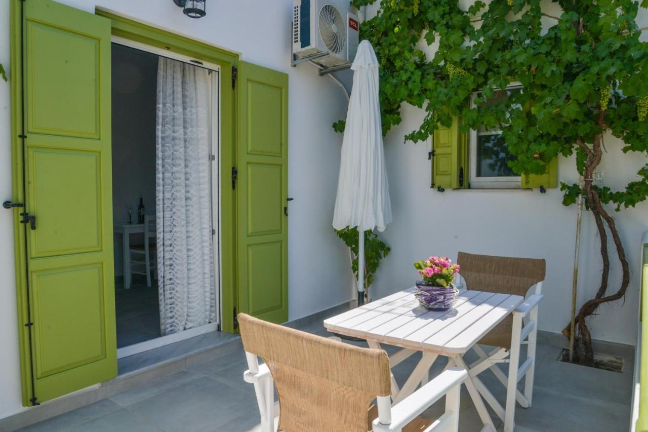 אדאמאס Zeras Apartments מראה חיצוני תמונה