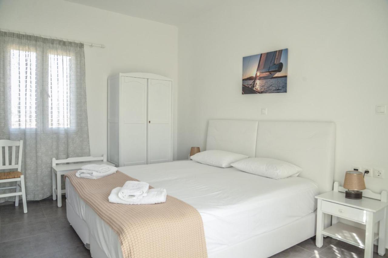 אדאמאס Zeras Apartments מראה חיצוני תמונה