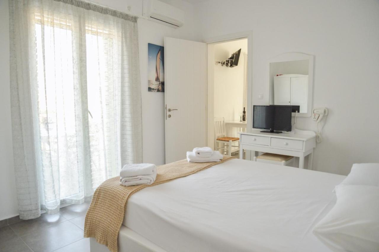 אדאמאס Zeras Apartments מראה חיצוני תמונה