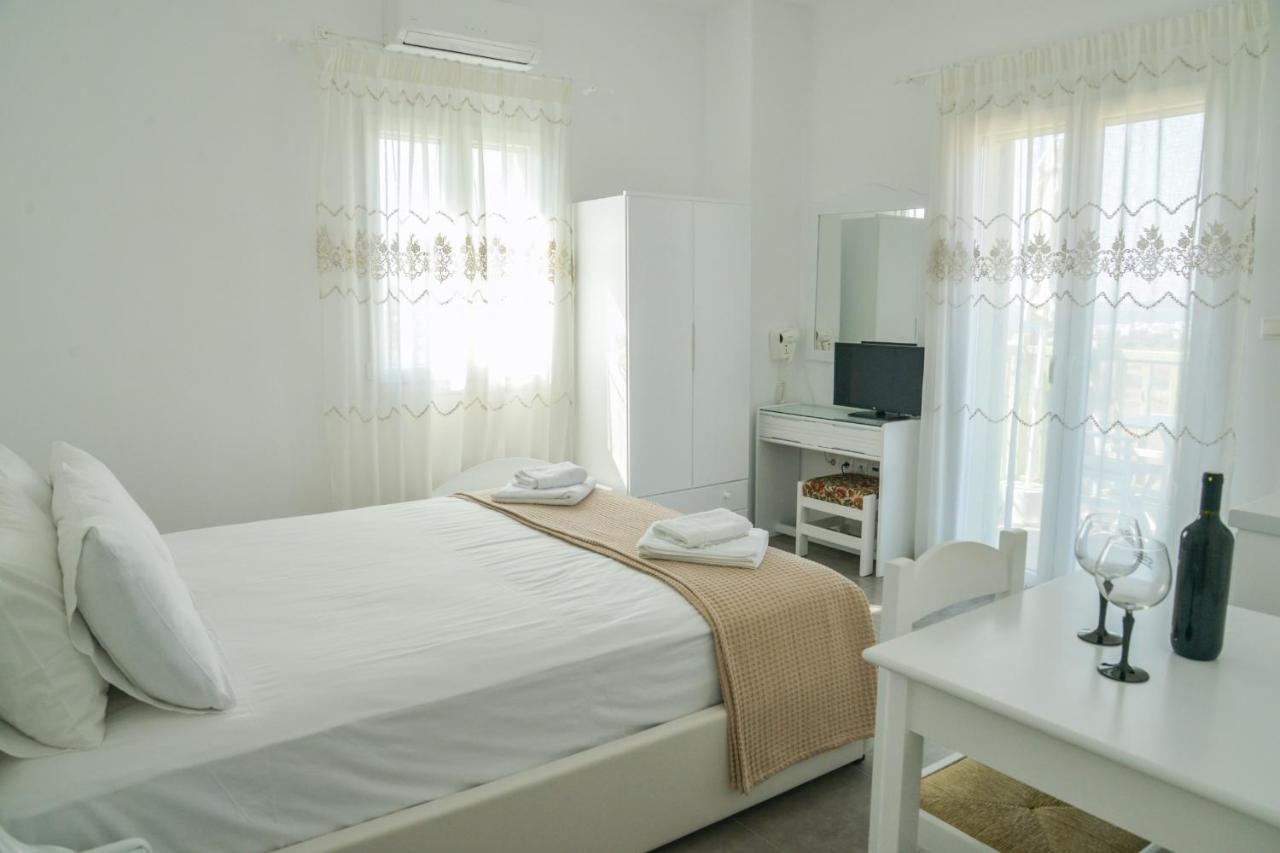 אדאמאס Zeras Apartments מראה חיצוני תמונה