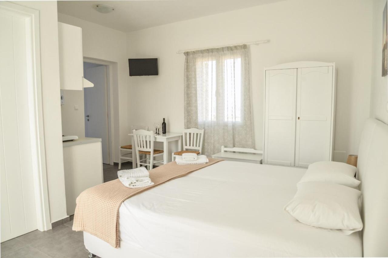 אדאמאס Zeras Apartments מראה חיצוני תמונה