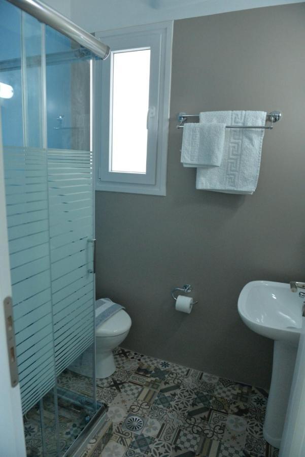 אדאמאס Zeras Apartments מראה חיצוני תמונה