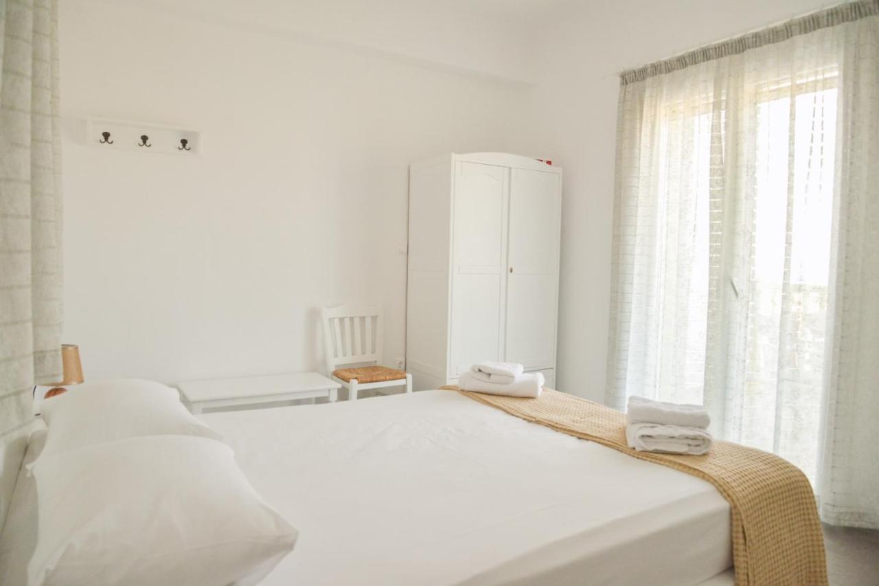 אדאמאס Zeras Apartments מראה חיצוני תמונה