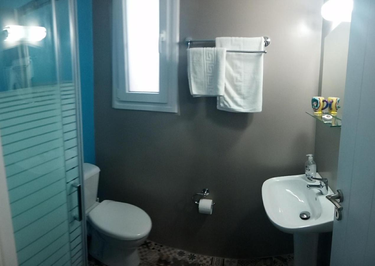אדאמאס Zeras Apartments מראה חיצוני תמונה