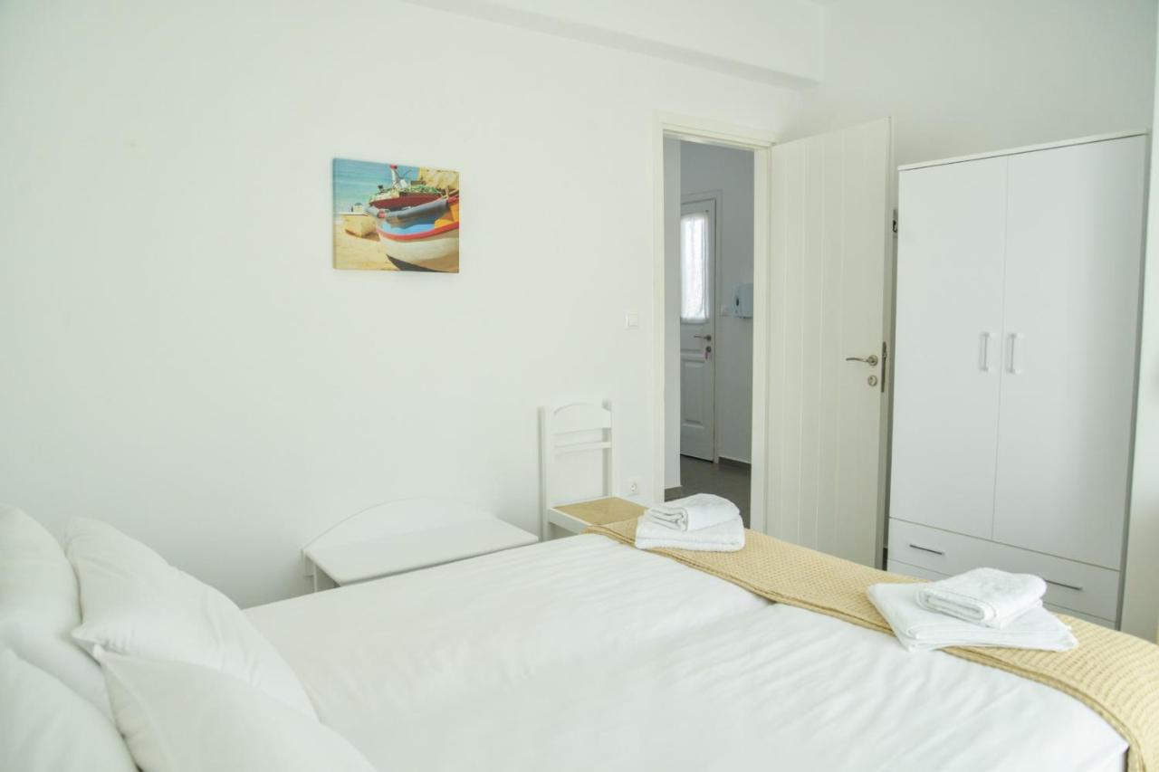אדאמאס Zeras Apartments מראה חיצוני תמונה