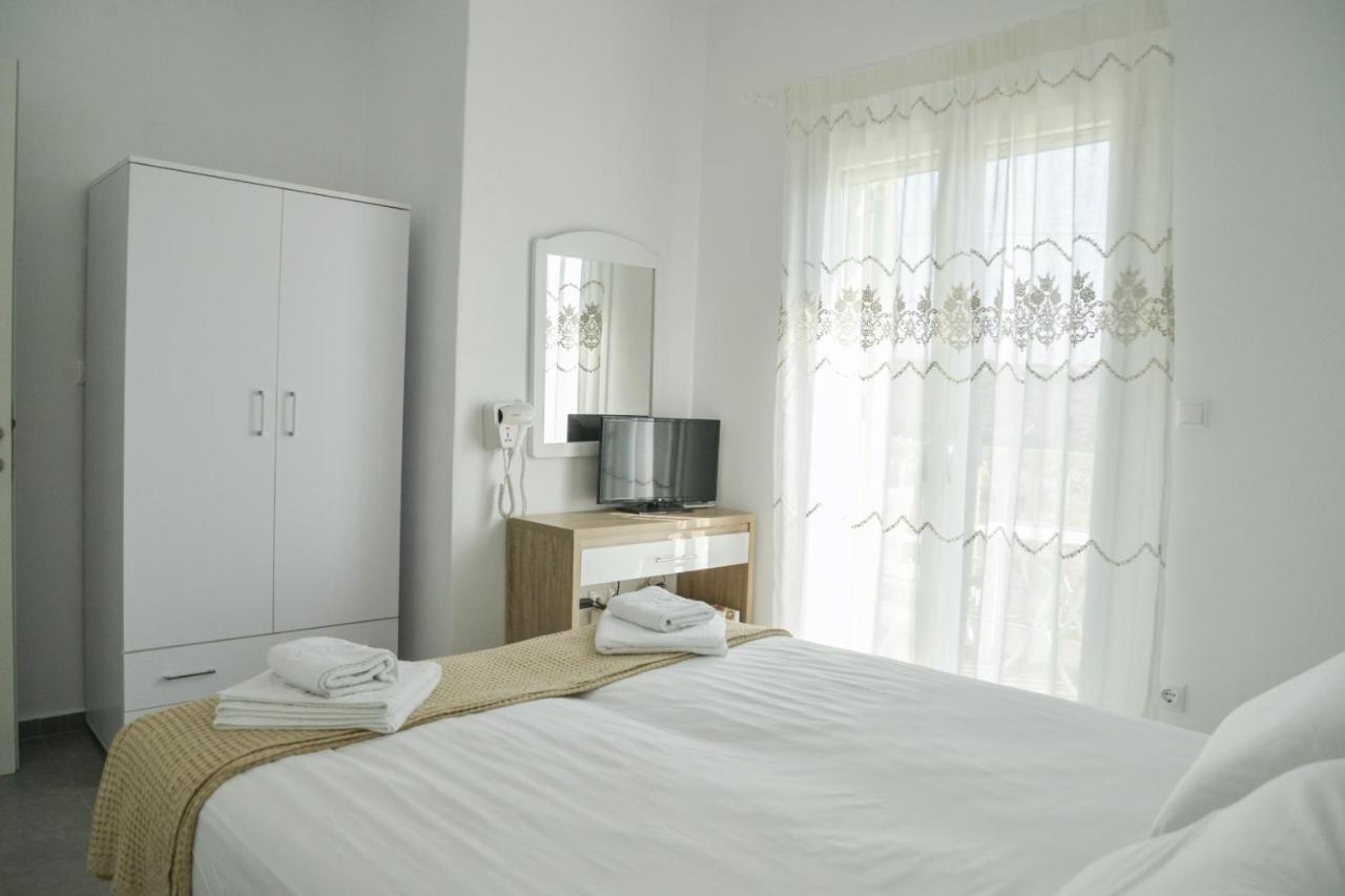 אדאמאס Zeras Apartments מראה חיצוני תמונה