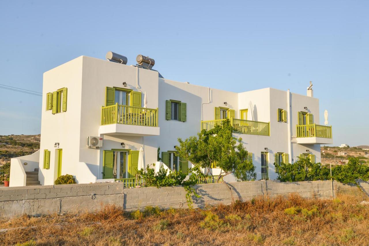 אדאמאס Zeras Apartments מראה חיצוני תמונה