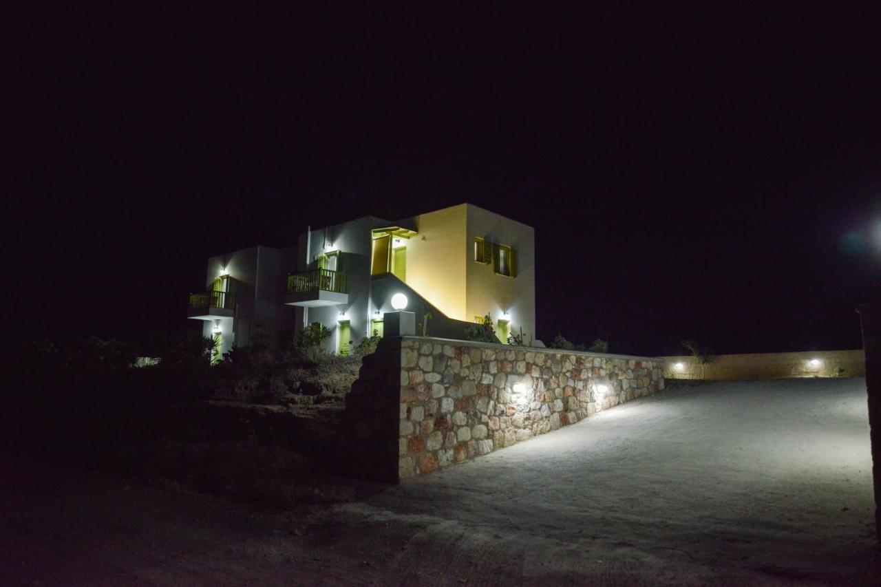 אדאמאס Zeras Apartments מראה חיצוני תמונה