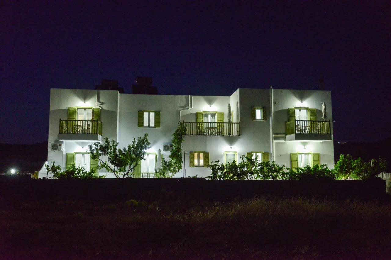 אדאמאס Zeras Apartments מראה חיצוני תמונה