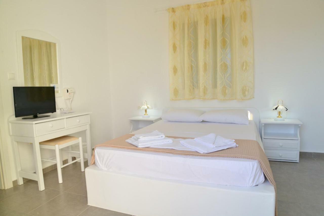 אדאמאס Zeras Apartments מראה חיצוני תמונה