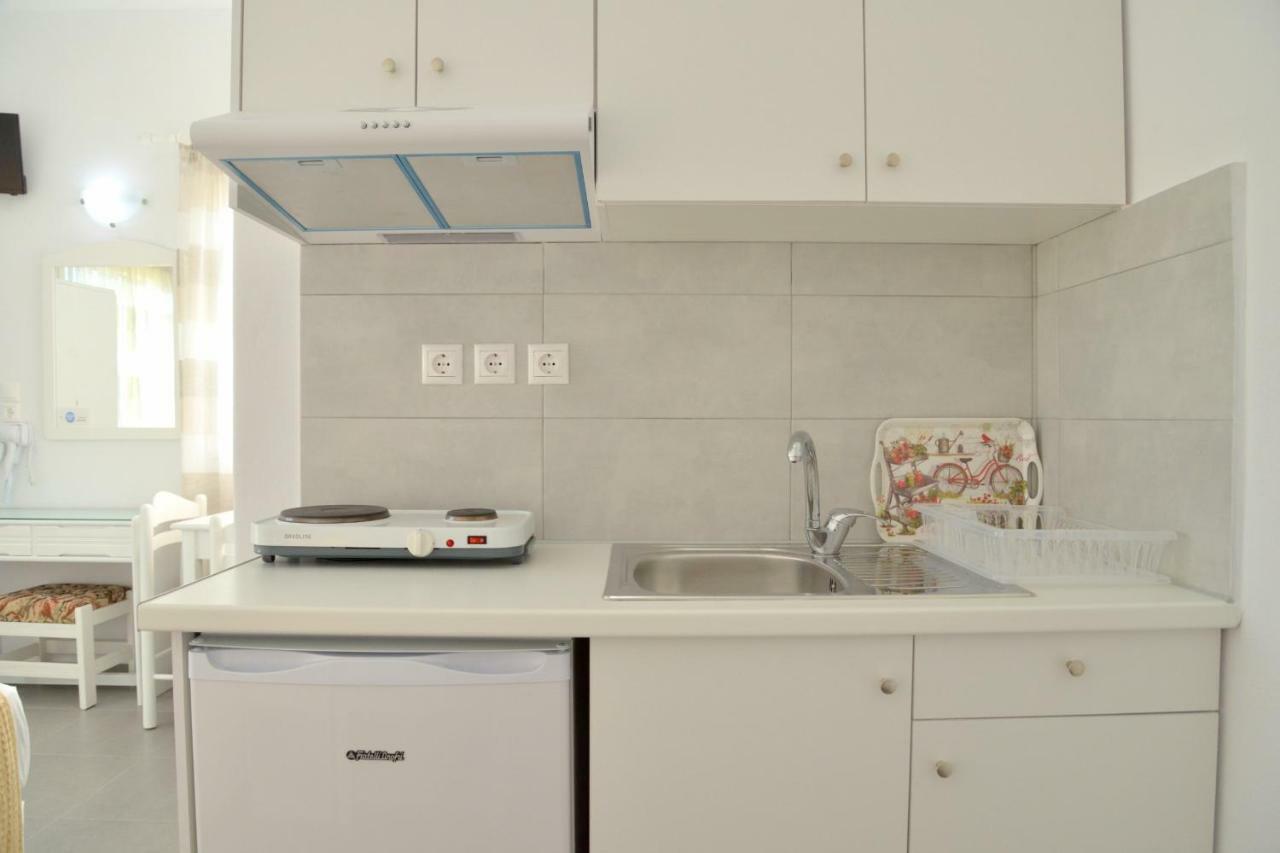 אדאמאס Zeras Apartments מראה חיצוני תמונה