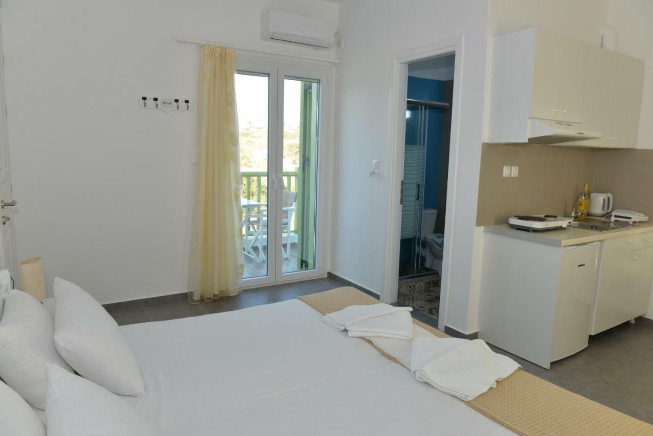 אדאמאס Zeras Apartments מראה חיצוני תמונה