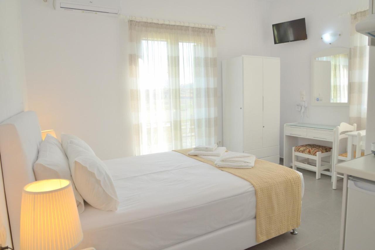 אדאמאס Zeras Apartments מראה חיצוני תמונה