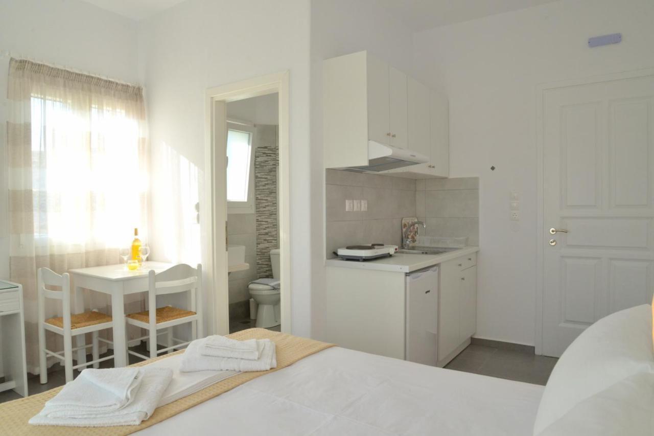 אדאמאס Zeras Apartments מראה חיצוני תמונה